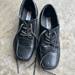 Cherokee Black Leather Oxfords with Classic Design